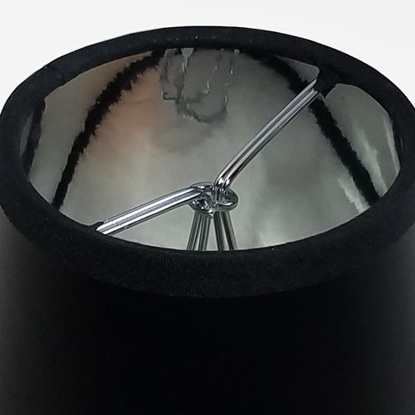 23_PuttingOnTheGlitz_Silver_Lg_Interior_grande